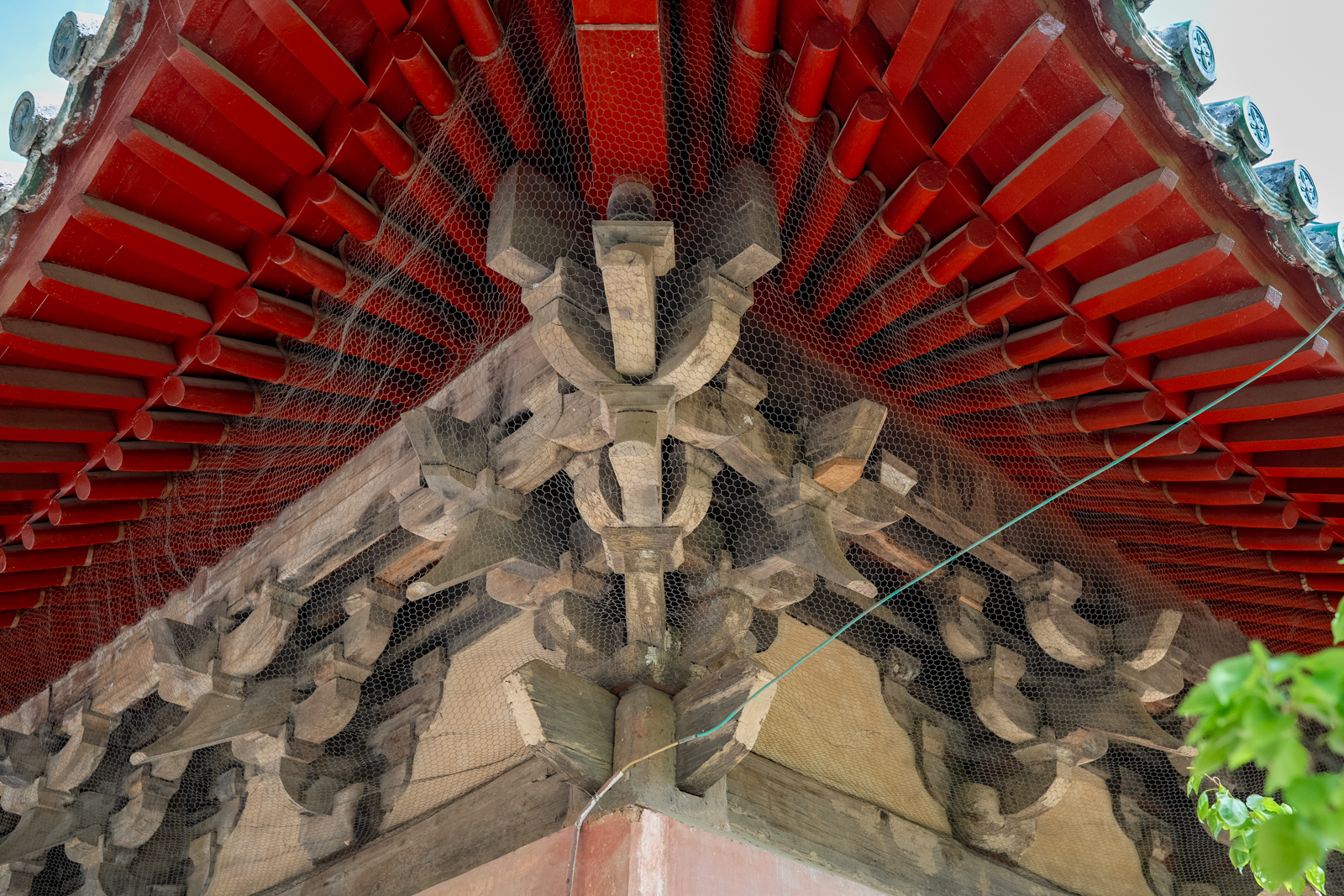 Corner view of Chuzu Hall showing bracket sets, eaves projection, and roof convergence.