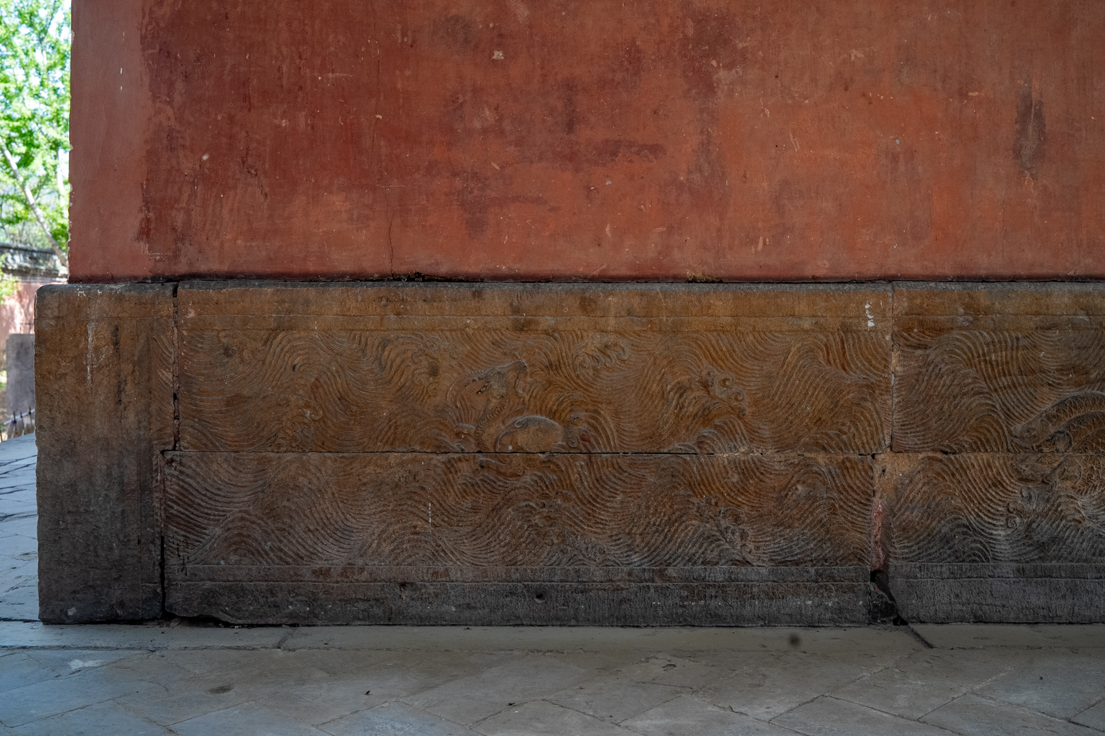 Detail of stone material and lower structural articulation at Chuzu Hall.