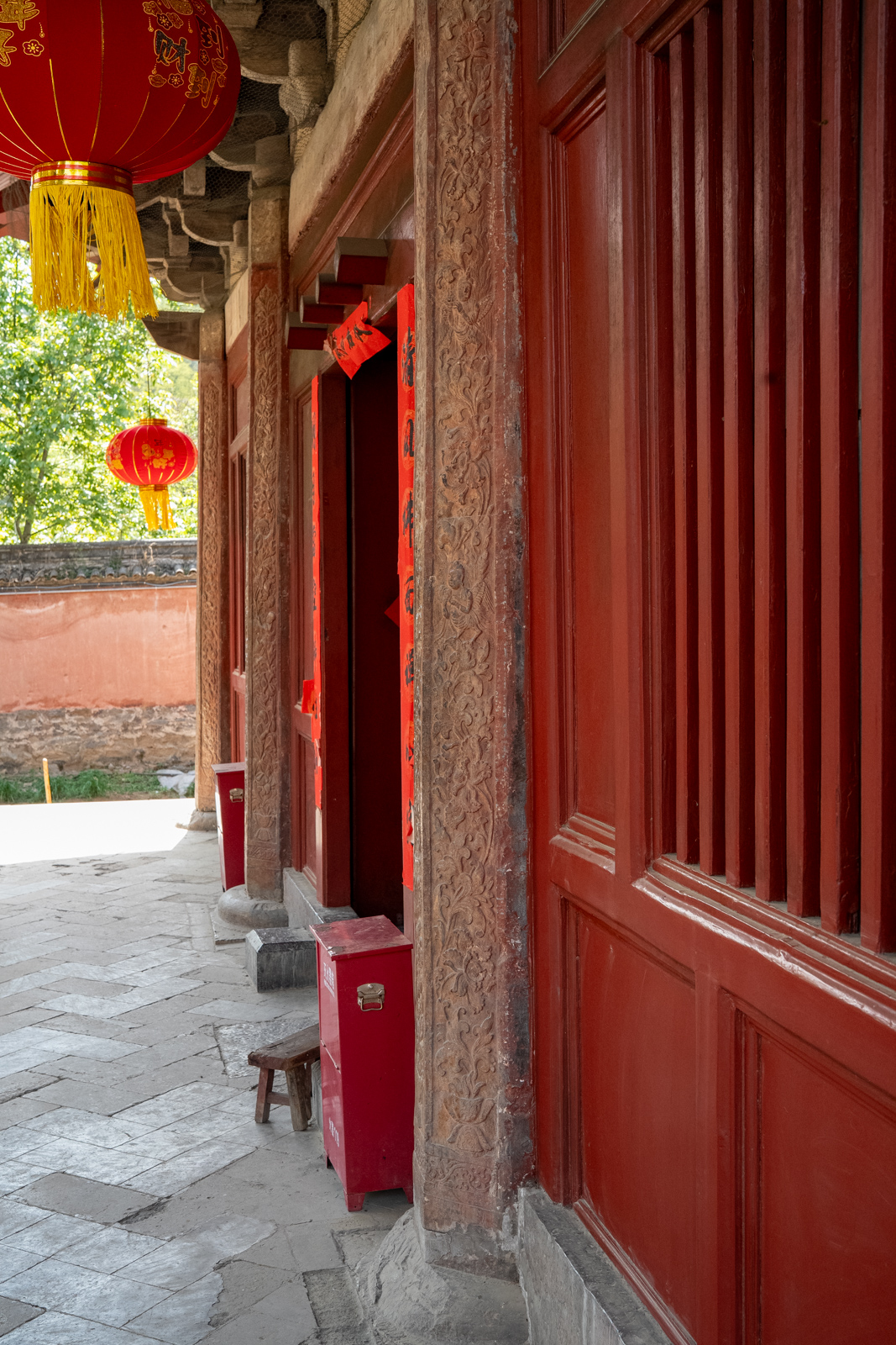 Grouped view of columns and related structural members at Chuzu Hall.