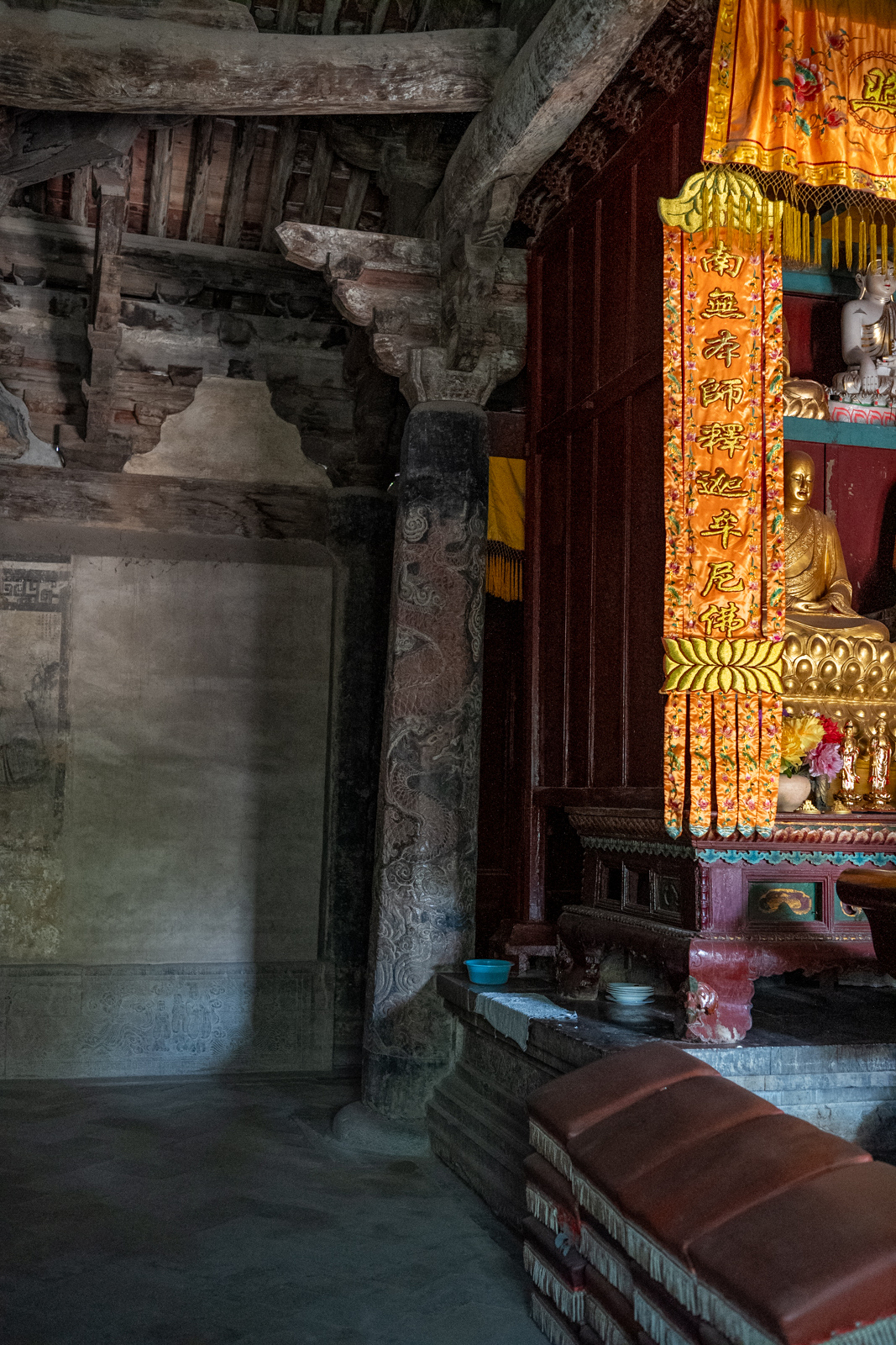 Interior view showing the set-back position of the golden columns in relation to the altar space.